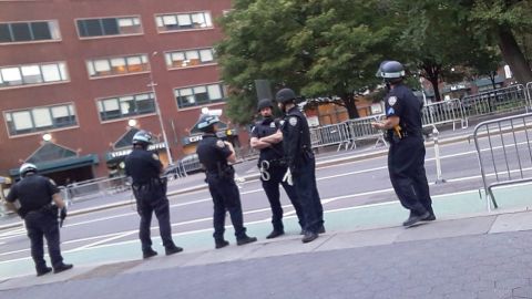 Unos critican a NYPD y otros la claman