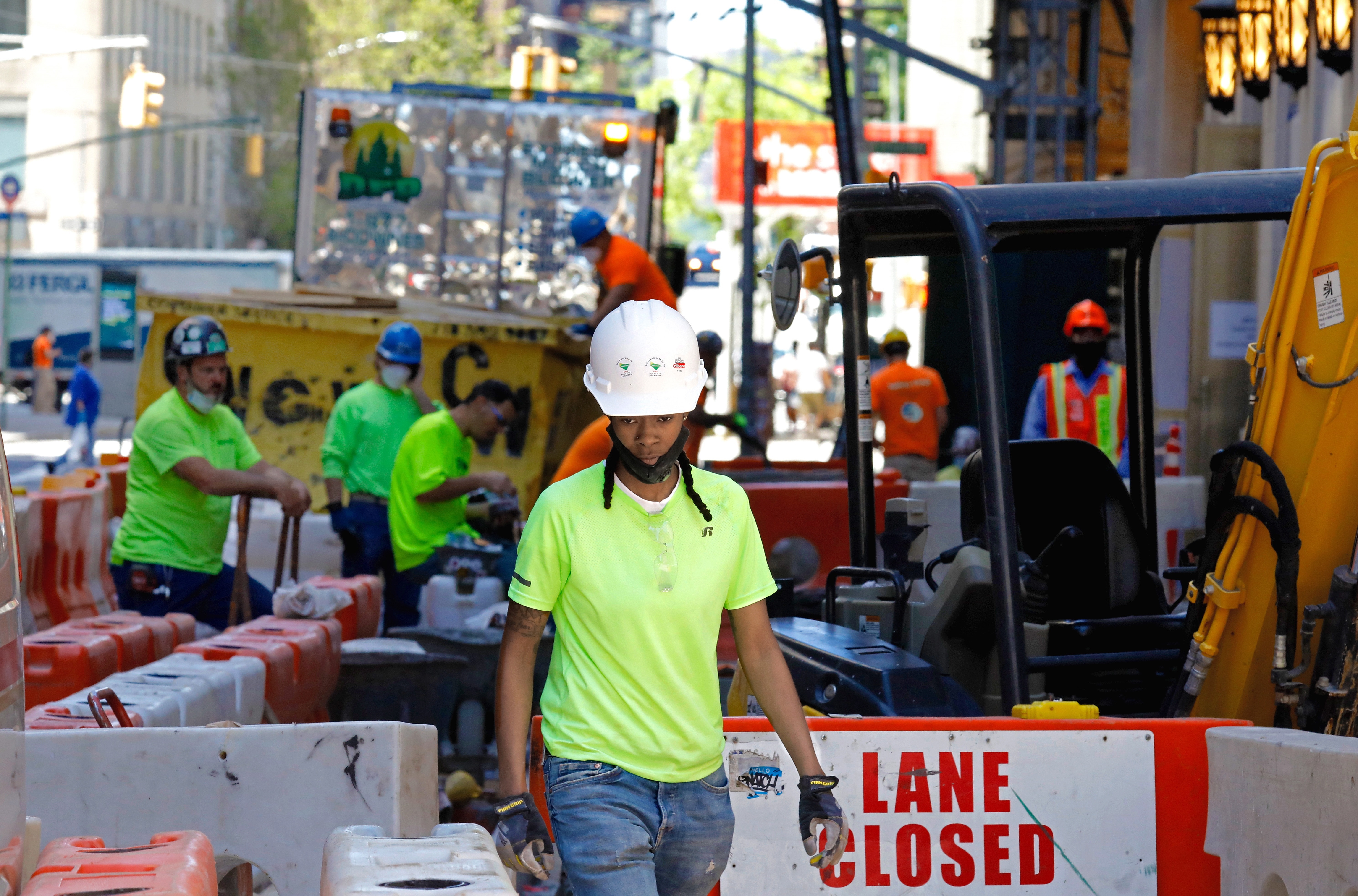 La construcción, hasta ahora no esencial, sí que se ha reactivad. Foto: Peter Foley / Efe