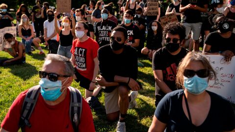 Todos los manifestantes deben llevar mascarilla y gel desinfectante.