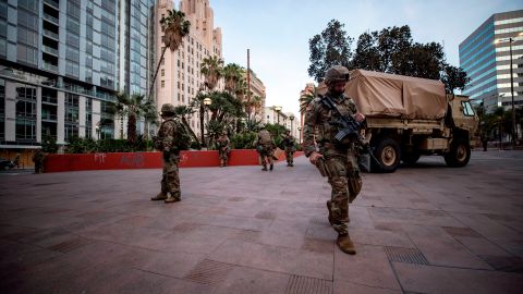 La Guardia Nacional está en las calles de Los Ángeles para controlar los disturbios.