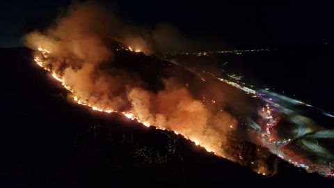 El incendio de Sepulveda Boulevard que empezó la madrugada del 10 de junio de 2020.