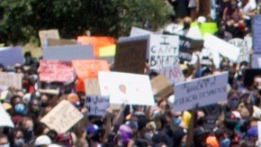 Protestas en Los Ángeles contra la brutalidad policiaca. (Cortesía Thibeaux Hirsh)