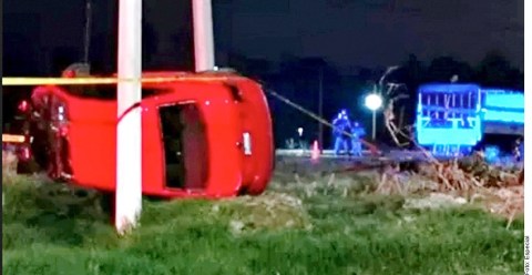El auto volcó tras una persecución.