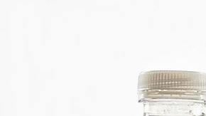 Botella agua-Suzy Hazelwood en Pexels