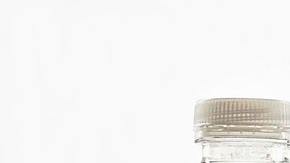 Botella agua-Suzy Hazelwood en Pexels