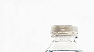 Botella agua-Suzy Hazelwood en Pexels