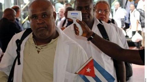 Médicos cubanos.