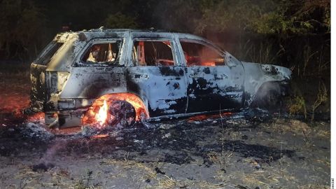 FOTOS: Pelea entre los Chapitos y el Mayo Zambada deja 14 trocas destruidas