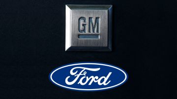 Ford y General Motors buscan crear conciencia del daño que puede causar el racismo en Estados Unidos.