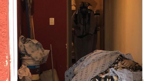 Operan en una pequeña vivienda.