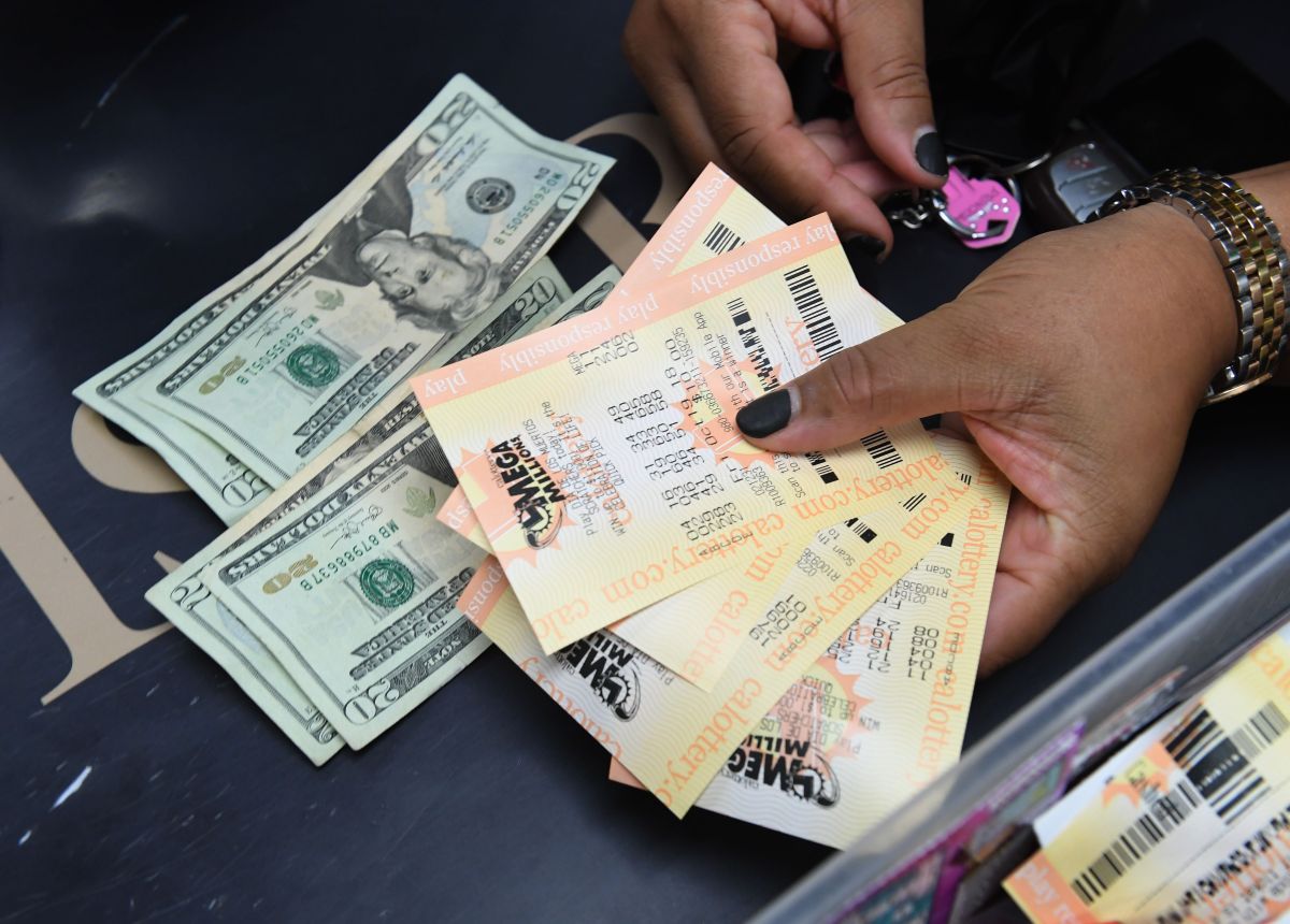 Why Winners of the $ 632 Million Powerball Drawing Will Get Different Payouts