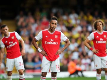 Pierre-Emerick Aubameyang Granit Xhaka y David Luiz en un partido del Arsenal.