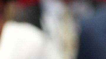 Latinos apoyando a Trump en un evento.