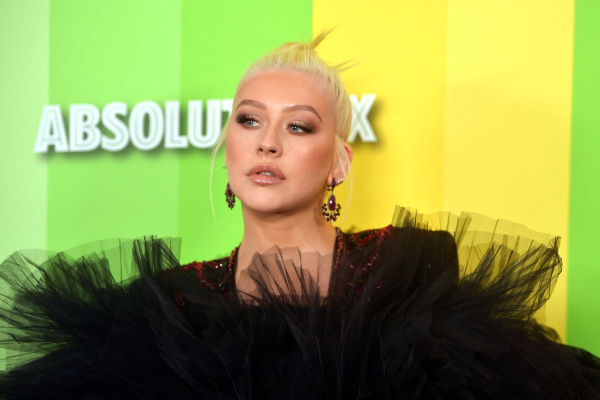 Christina Aguilera celebrates that 22 years ago she released her first album
