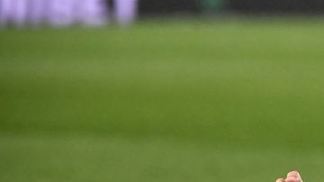 Edinson Cavani celebrando un gol con el PSG.