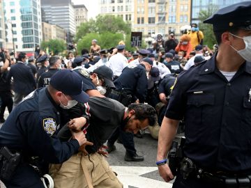 NYPD exhorta a enmendar el anteproyecto que tipifica el estrangulamiento como un delito mayor.