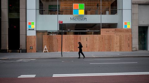 Microsoft tiendas cierre economía coronavirus