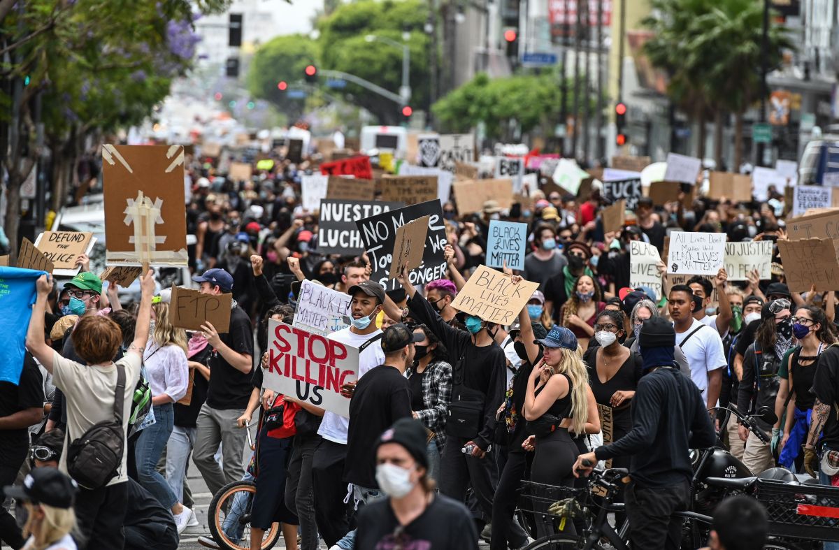 Una manifestación de protesta por la muerte de George Floyd en Hollywood, el 2 de junio de 2020.