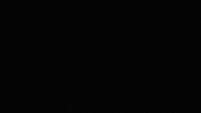 El pequeño invita a sus vecinos a escribir mensajes positivos.