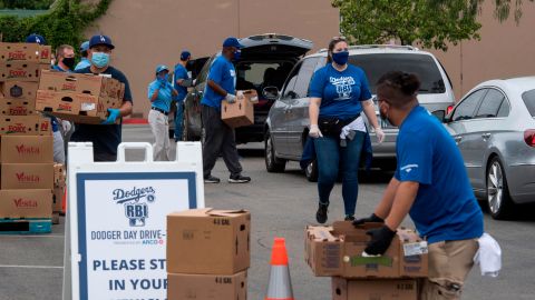 Los Dodgers han realizado importante trabajo comunitario durante la pandemia del COVID-19.