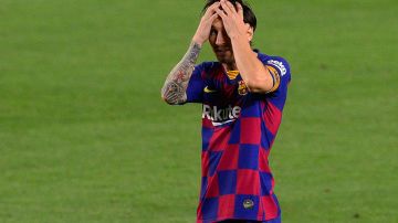 Lionel Messi lamentándose.