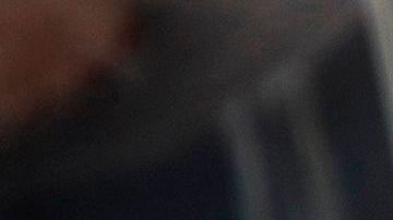 Una mujer se somente a una prueba de COVID-19 en Houston.