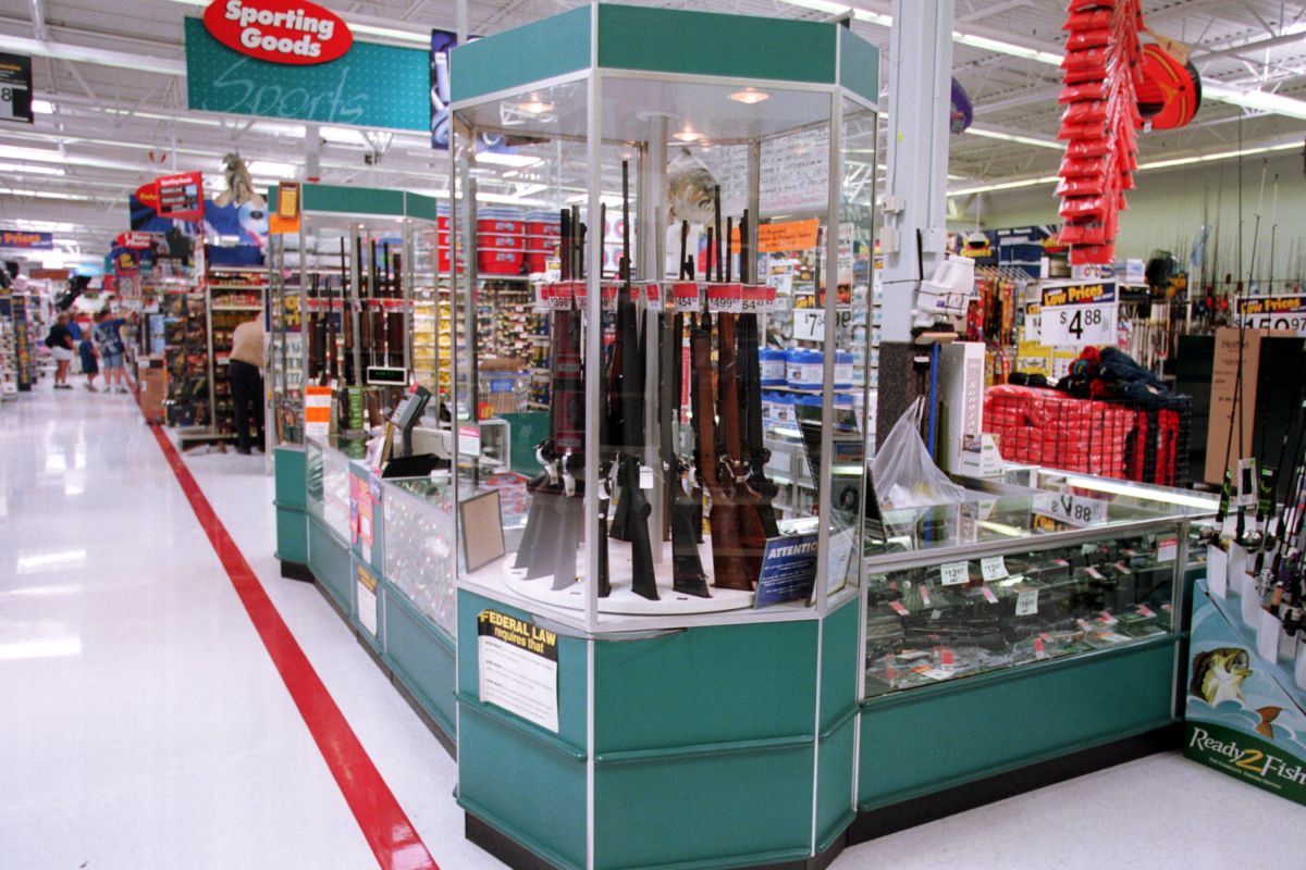 En 2019 la compañía prohibió a sus clientes portar armas a sus tiendas y anunció que limitaría la venta de municiones.
