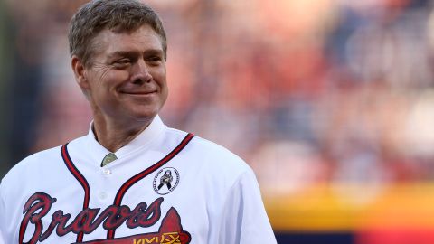 Dale Murphy, quien jugara para los Braves de Atlanta, expresó su preocupación por el racismo.