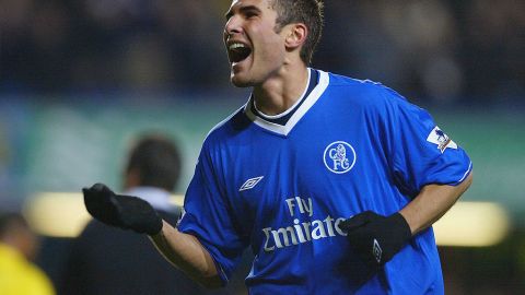 Adrian Mutu en un partido con el Chelsea en 2004.