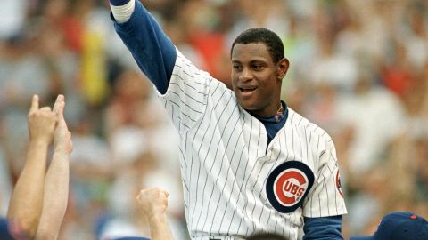 A pesar de ser un ídolo con los Cubs, Sammy Sosa ha sido marginado del equipo.