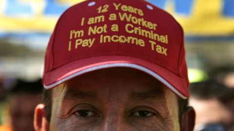 Impuestos migrantes indocumentados trabajadores IRS dinero Trump Seguro Social
