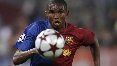 Samuel Eto'o en un partido con Barcelona.