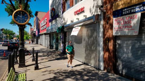 Decenas de pequeños negocios cerraron su puertas.