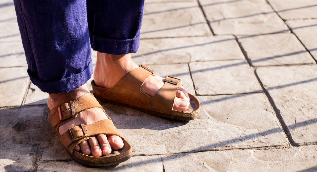 Los mejores estilos de chanclas y sandalias de hombre marca Clarks para usar en verano - Opinión