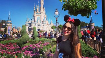Sandra Guzmán en una visita a Disney World.