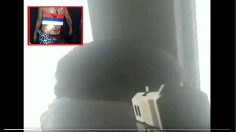 VIDEO: Sicarios del Mayo Zambada ejecutan a joven y le clavan bandera de Rusia