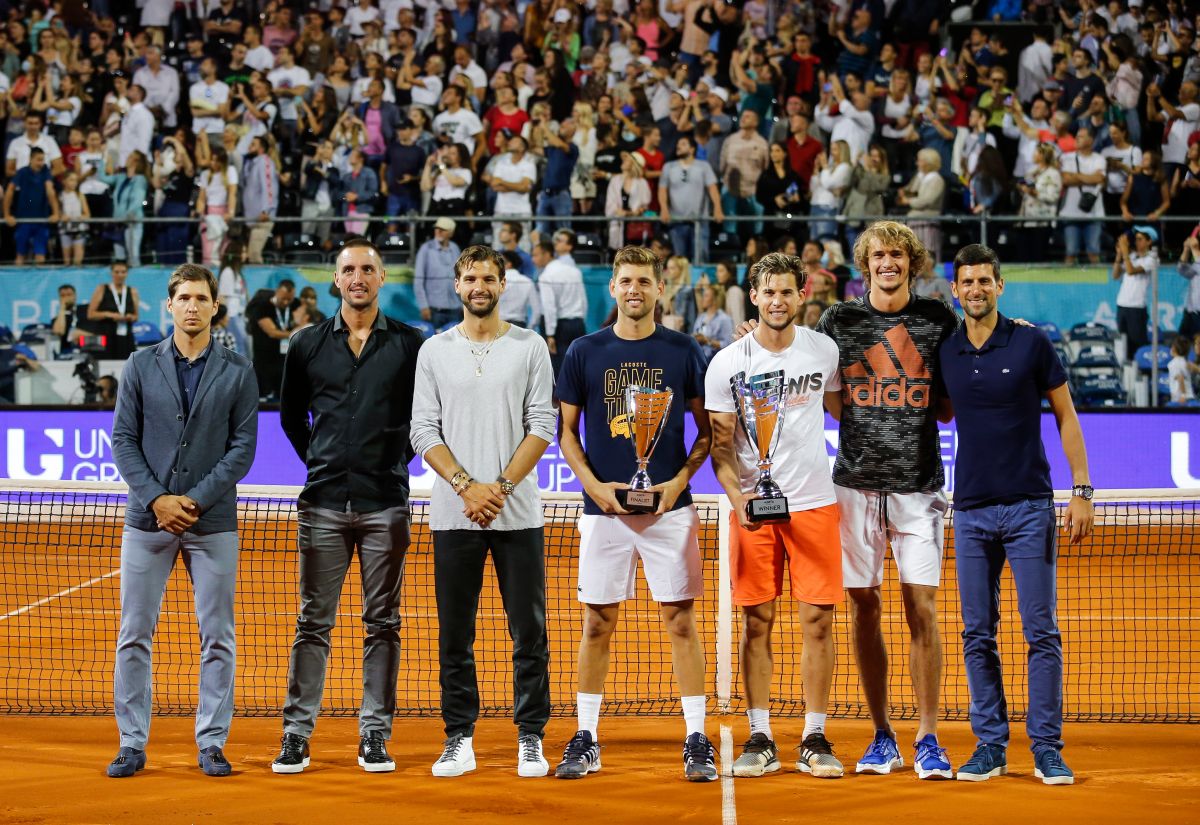 Alexander Zverev junto a Djokovic en el Adria Tour. 