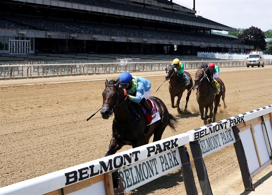 Caballo de Nueva York con jinete boricua ganan un Belmont Stakes “fantasma”  - La Opinión