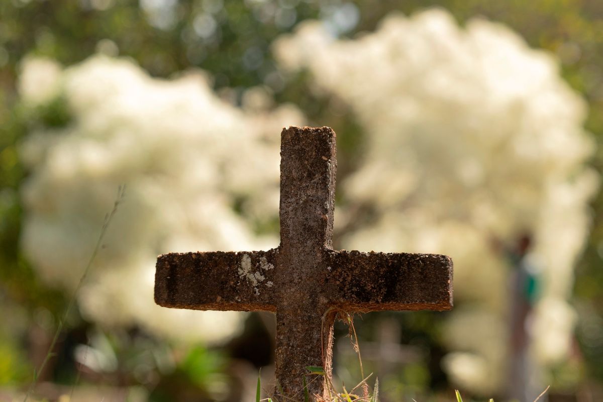 Detalle de una cruz en el cementerio de Campo da Esperança, en Brasilia.