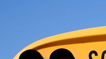 El autobús escolar estaba en la cuadra 6600 al sur de la avenida Stony Island a las 11:35 am cuando fue alcanzado por las balas.