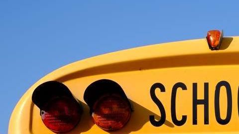 El autobús escolar estaba en la cuadra 6600 al sur de la avenida Stony Island a las 11:35 am cuando fue alcanzado por las balas.