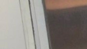 Los equipos de emergencia recibieron una llamada a primera hora de la mañana del sábado de conductores que pensaban que era suicidio. Al final resultó ser un maniquí que alguien colgó de un puente.