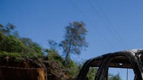 Incendian autos en protesta por fumigaciones.