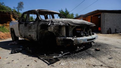 Incendian autos en protesta por fumigaciones.