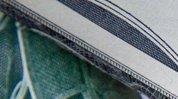 Las personas que más necesitan el dinero tienen menos posibilidades de recibirlo.