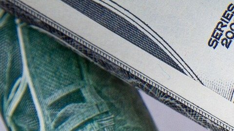 Las personas que más necesitan el dinero tienen menos posibilidades de recibirlo.