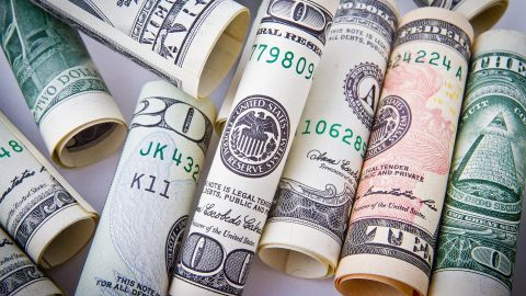 Las personas que más necesitan el dinero tienen menos posibilidades de recibirlo.