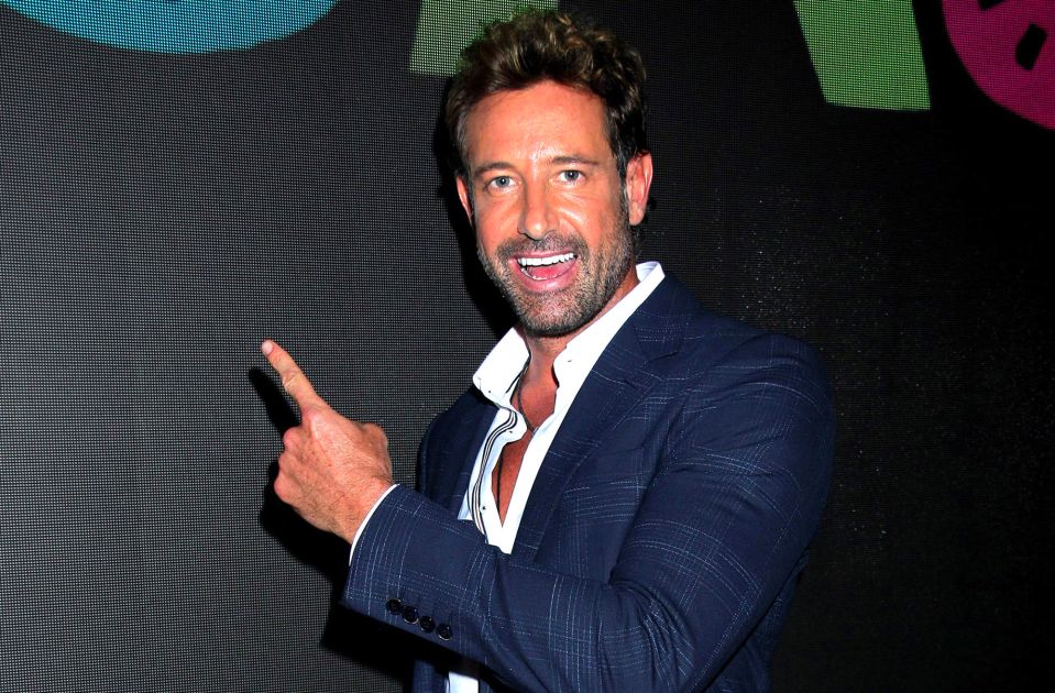 Gabriel Soto estrena look para su nueva telenovela, en donde lucirá