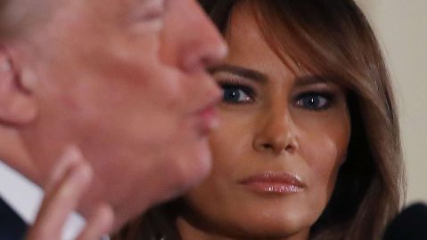 Melania Trump pidió distanciamiento social.