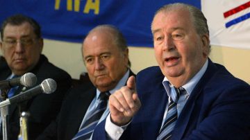 El ex presidente de la AFA Julio Grondona y Josep Blatter.